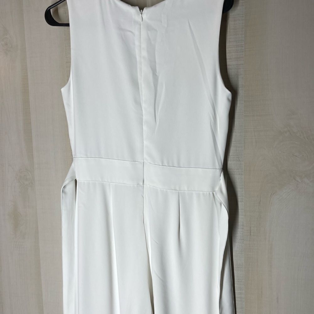 CeCe white sleeveless pants romper v neck, size 2 - Picture 12 of 16